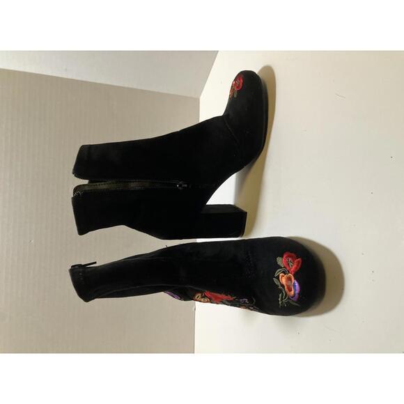 Black Suede Women's Heeled Boots with Floral Embroidery - Picture 4 of 6